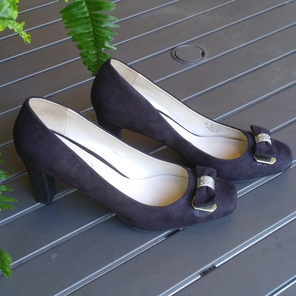 Naturalizer Marlena Womens 10M US Suede Bow With Gold, Block Heel, Black - Picture 2 of 7